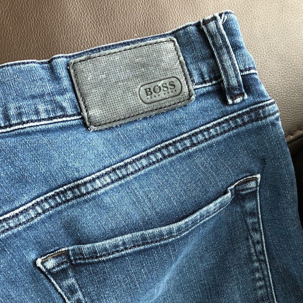 BOSS Men’s Slim Straight Jeans in Medium Blue